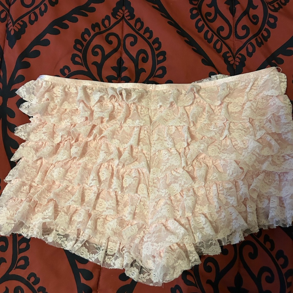 Windsor Blush Lace Ruffle Shorts - Picture 3 of 3